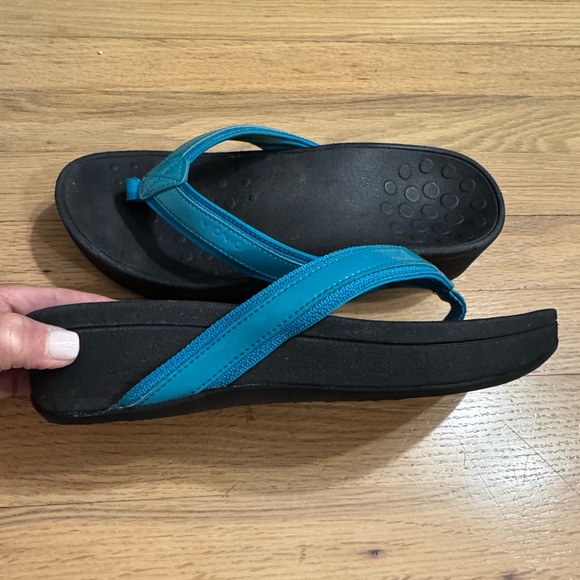 Vionic Black and Teal Flip Flops - Picture 6 of 9